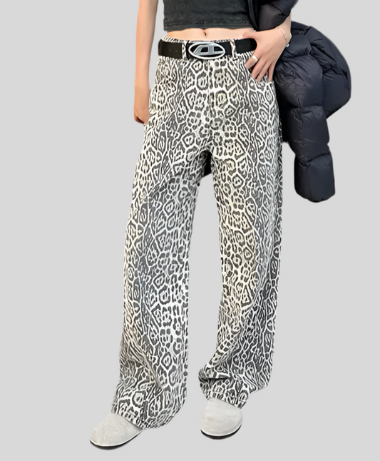 Baggy-Jeans mit Leopardenmuster 